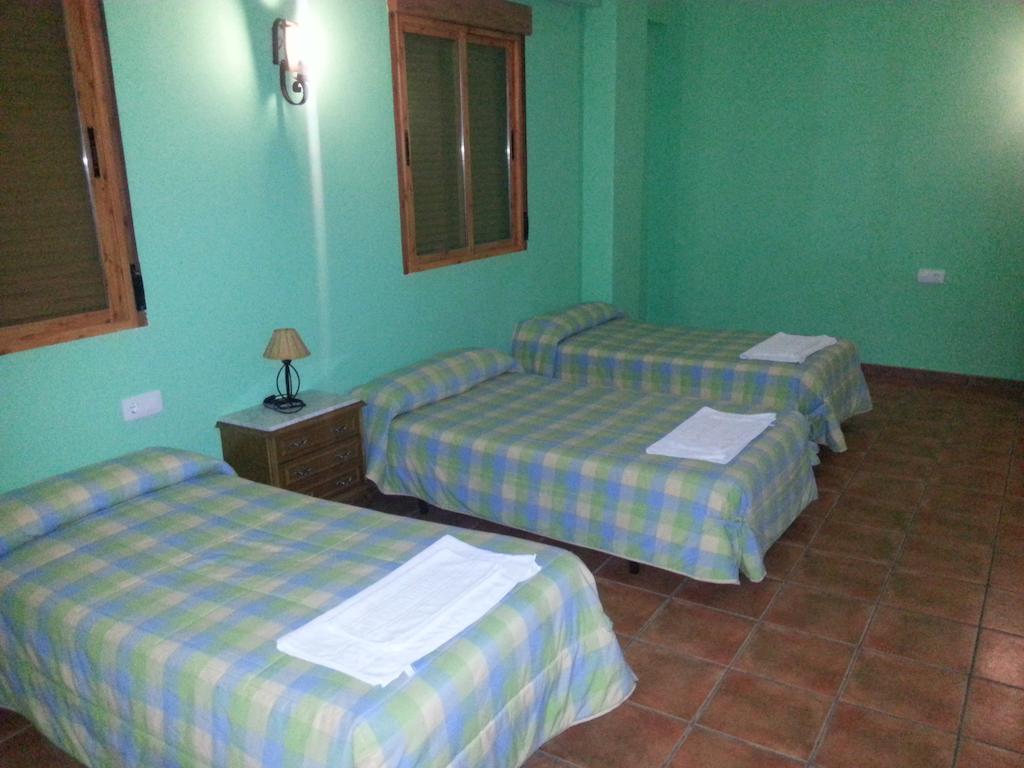 מלון Alcaracejos Hostal Las Tres Jotas חדר תמונה